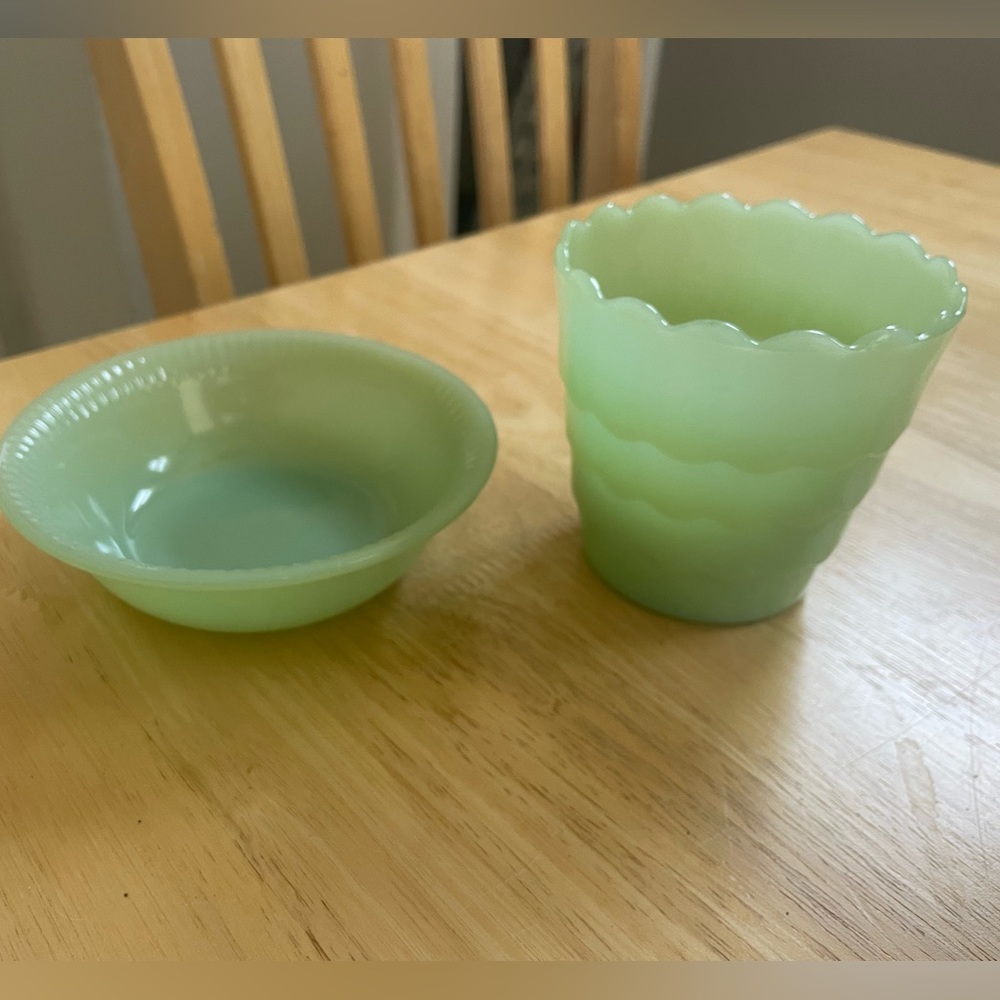 Jadeite tiny bowl and planter.